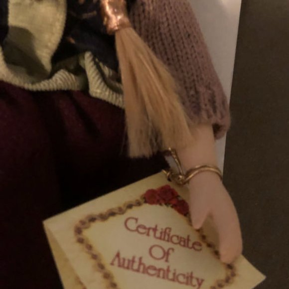 Donnatella De Roma Victorian Doll Collection 17" - Picture 3 of 8